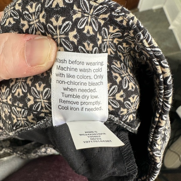 NWT Croft & Barrow The Effortless Stretch Pant 12 Black Geo Pull On Mid Rise - Picture 7 of 10